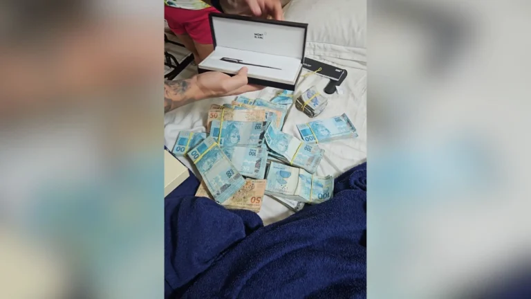 Prefeito de cidade da PB é afastado em operação contra fraudes e facção