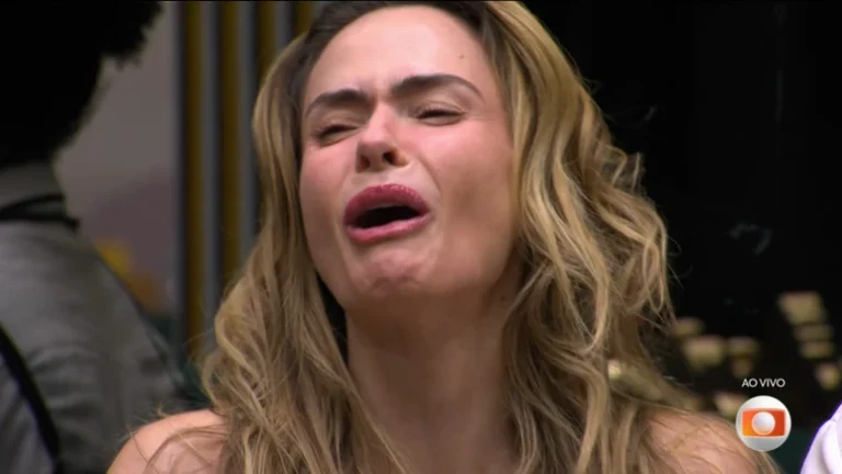 BBB 26: Após morte do pai, Ana Paula Renault chora ao ver a família na final