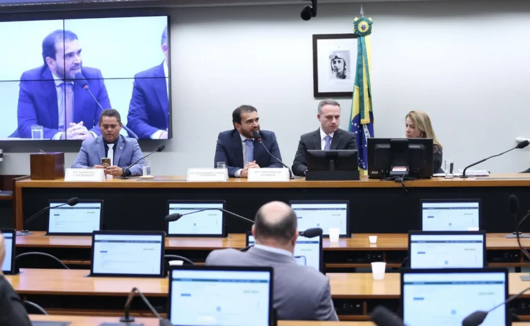 Relator do Conselho de Ética pede suspensão de três deputados por motim