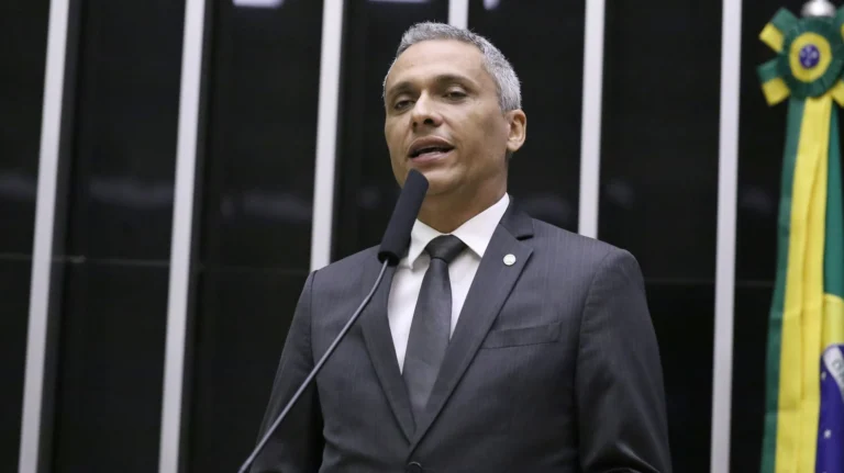 STF torna deputado Gustavo Gayer réu por injúria contra Lula