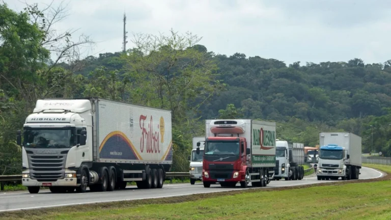 Acidentes em rodovias federais deixam ao menos 84 mortos durante feriado