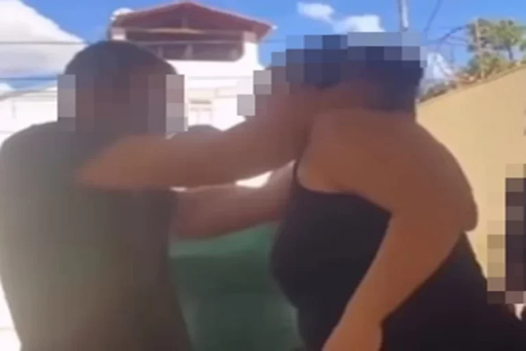 Funk e danças sexuais em Casa de Apoio: imagens flagram festa ilegal. Veja vídeo