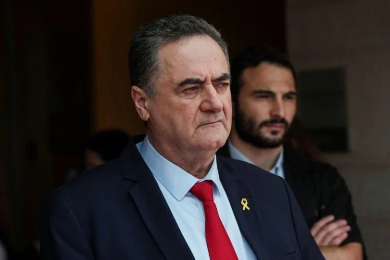 Hezbollah está “brincando com fogo”, diz ministro da Defesa de Israel