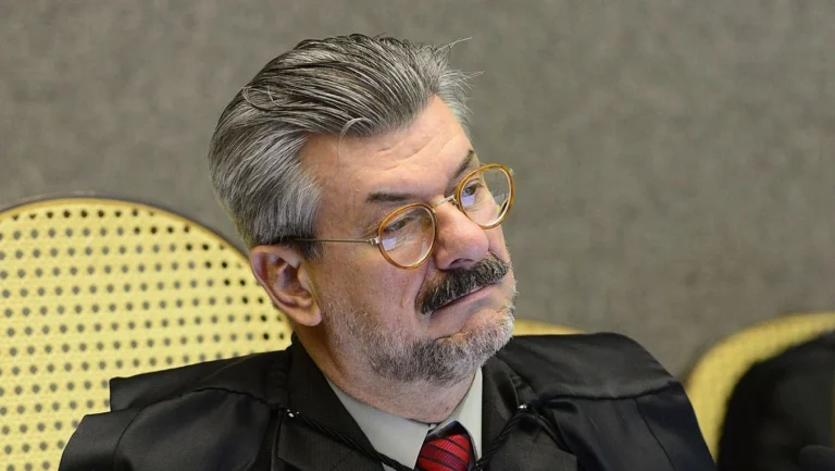 STJ suspende penduricalhos de Marco Buzzi, afastado por denúncia de assédio