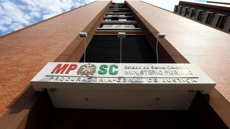 Dentista é denunciada pelo MP de SC após paciente perder parte da visão
