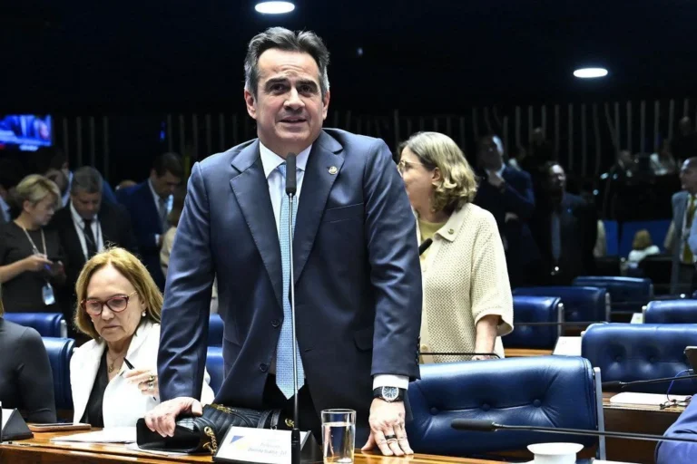 Operação da PF contra Ciro esfria aproximação do PP com Flávio Bolsonaro