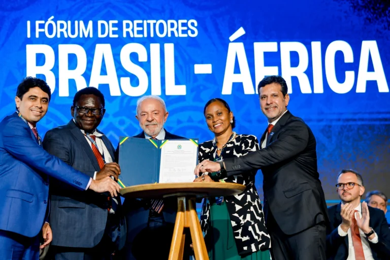 Lula diz que extrema-direita “teme” educação e IA faz “maldades” em eleição