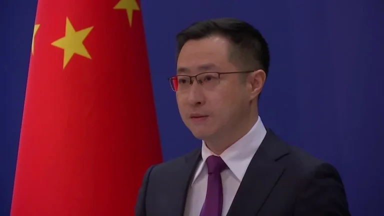 China critica EUA por acusações contra Raúl Castro e diz que apoia Cuba