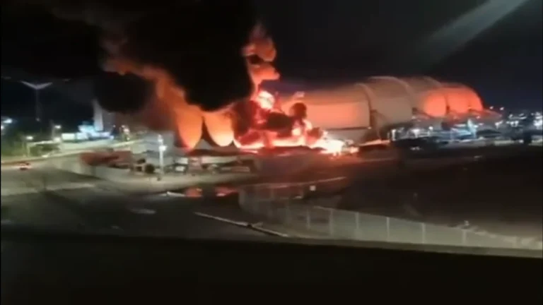 Vídeo: Circo de Tirullipa pega fogo nos arredores de estádio no RN
