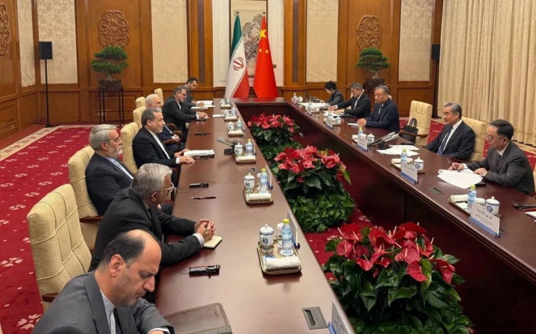 China defende direito do Irã de buscar energia nuclear