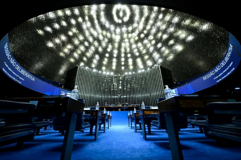Entenda a estratégia do PL para atrasar votação da PEC da 6×1 no Senado