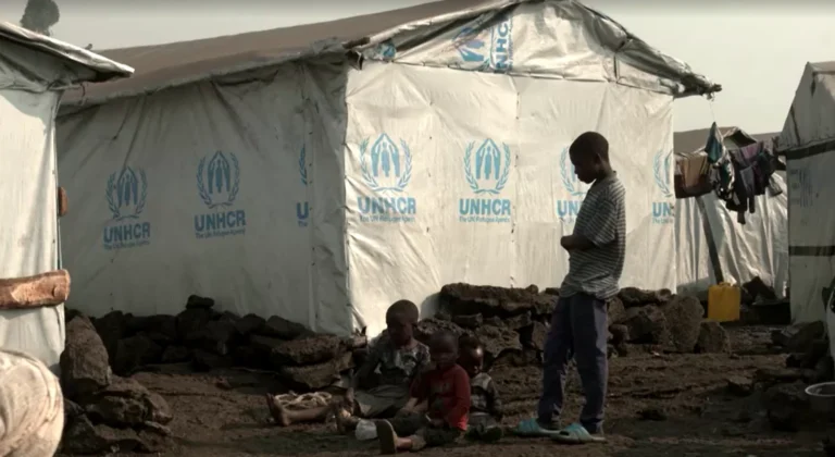 Crise no Irã prejudica ajuda a refugiados devido aos altos custos, diz ONU