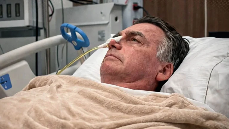 Cirurgia no ombro é 14º procedimento realizado por Bolsonaro em 8 anos
