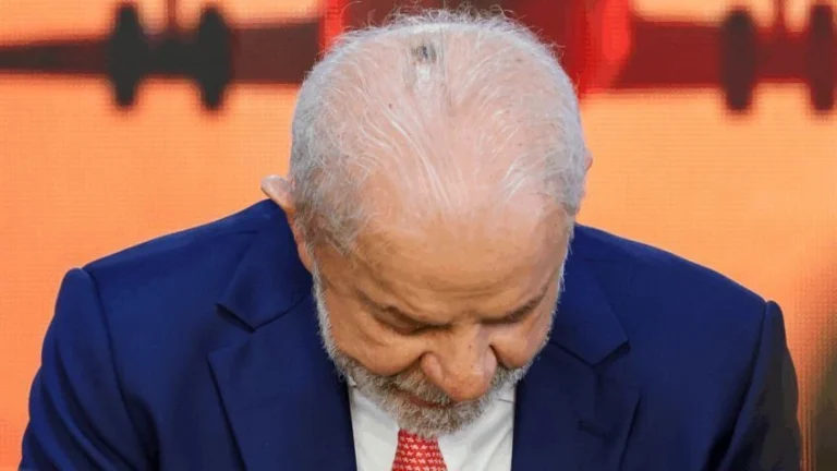 Lula faz primeira sessão de radioterapia para tratar câncer de pele