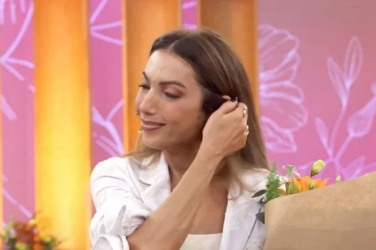 Patrícia Poeta chora ao vivo com recado do filho, que estava internado. Siga no YouTube