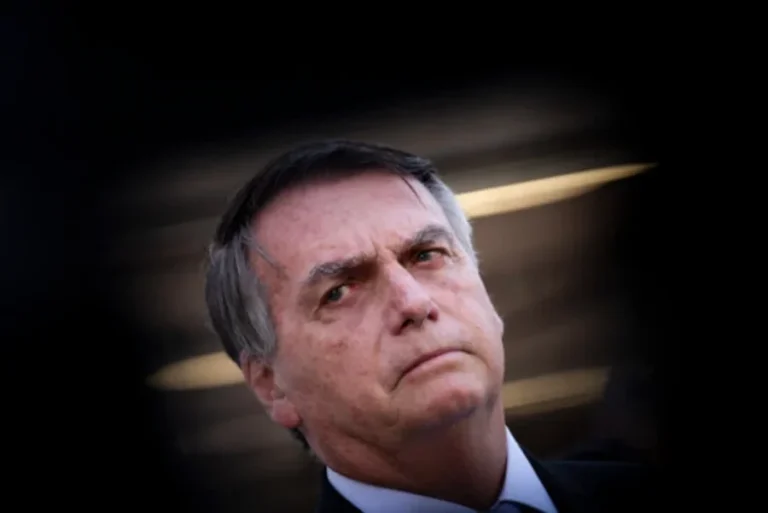 Médico diz que recuperação de Bolsonaro pode levar até 9 meses