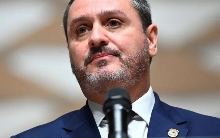 “Cortamos na própria carne”, diz diretor da PF à CNN