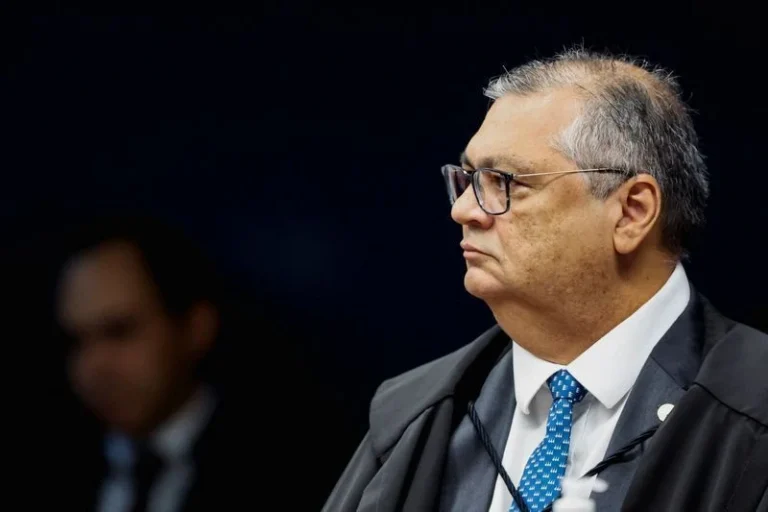 Dino prorroga afastamento de vice-prefeito de Macapá e secretária de Saúde