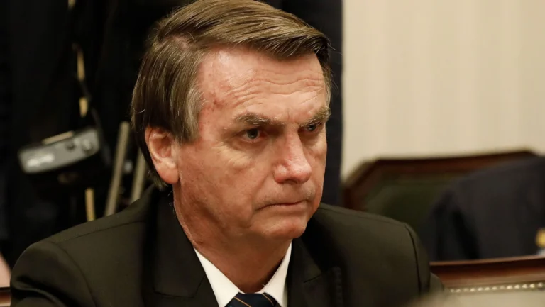 Defesa de Bolsonaro pede ao STF para prorrogar prisão domiciliar