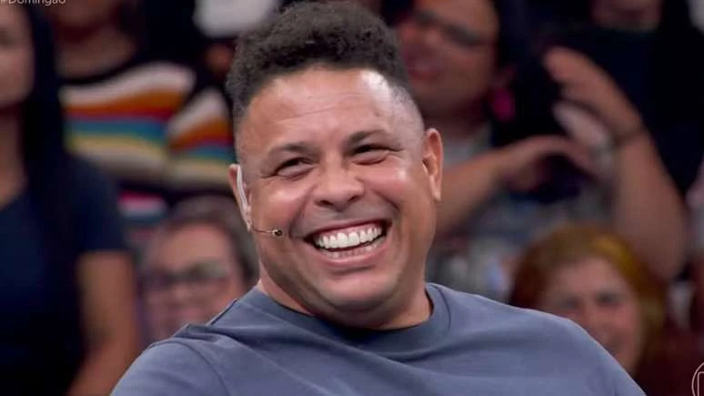 Ronaldo faz confissão envolvendo padre e é chamado de safado no Domingão