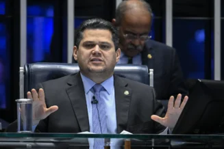 Fim da 6x1: líderes aguardam Alcolumbre para definir tramitação da PEC