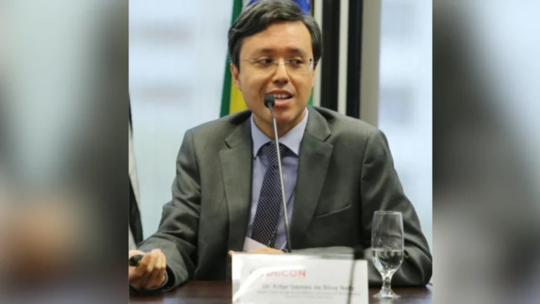 Ex-auditor preso responde por mais de 130 crimes e prejuízo bilionário