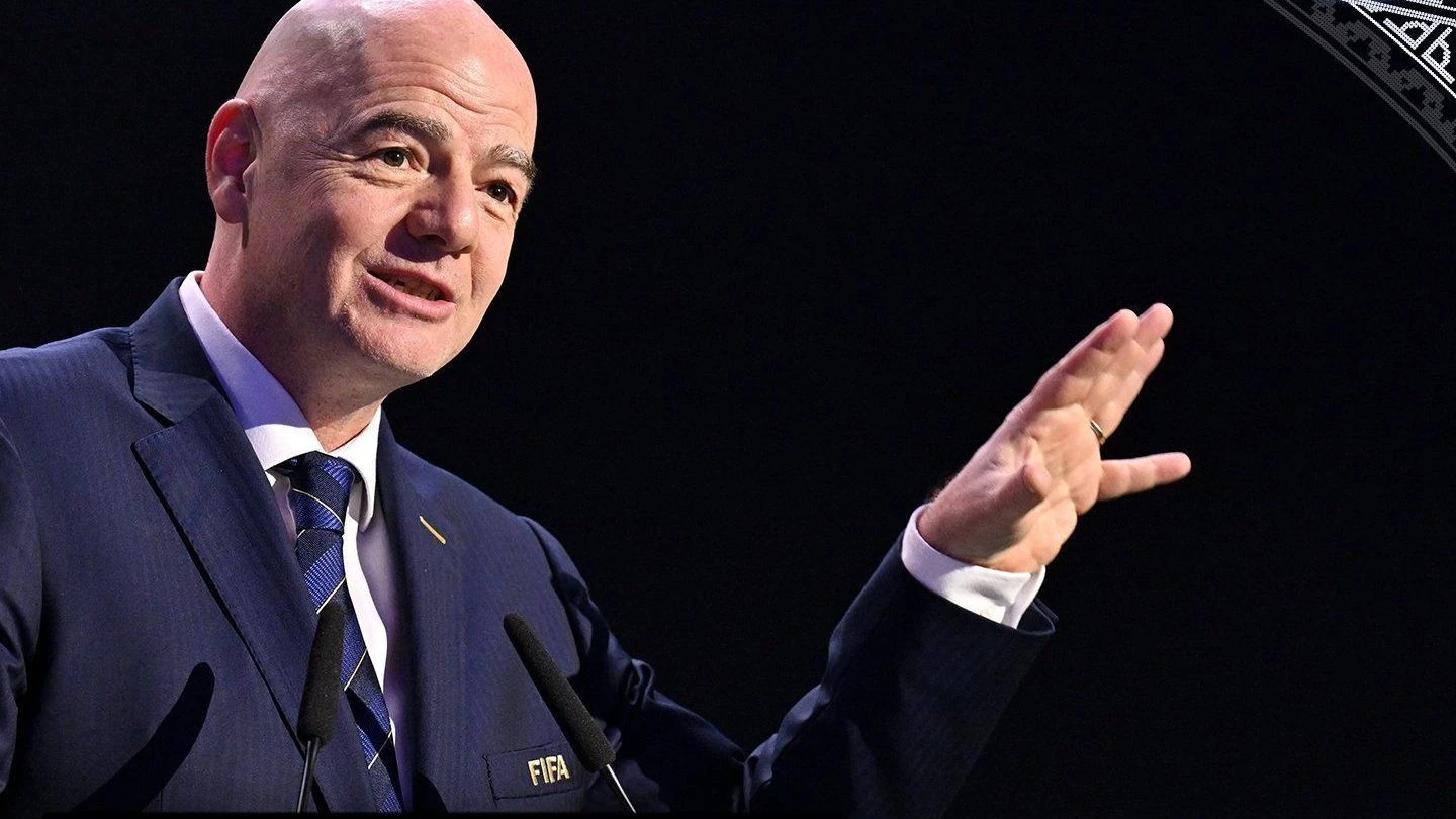 Presidente da Fifa celebra recorde quebrado em dia decisivo da Copa