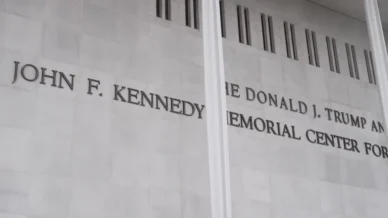 Kennedy Center ordena que funcionários removam o nome de Trump