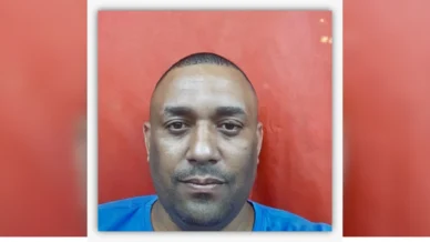 Homem é procurado após matar companheira na frentes das filhas no RJ