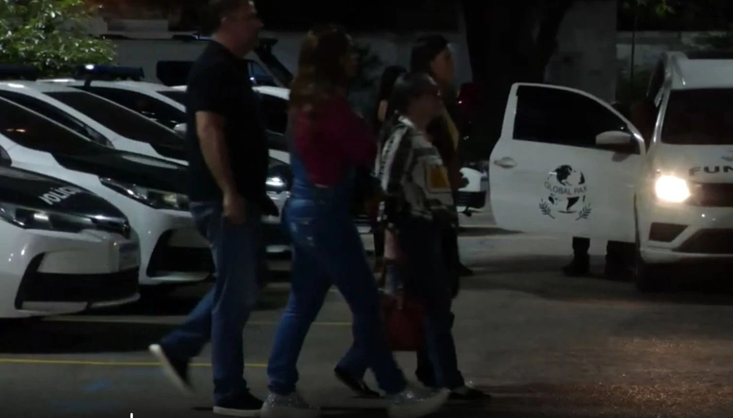 Familiares de piloto de acidente aéreo no RJ chegam ao IML