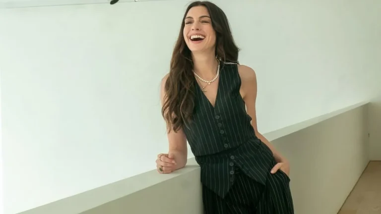 Anne Hathaway anuncia gravidez do terceiro filho em vídeo
