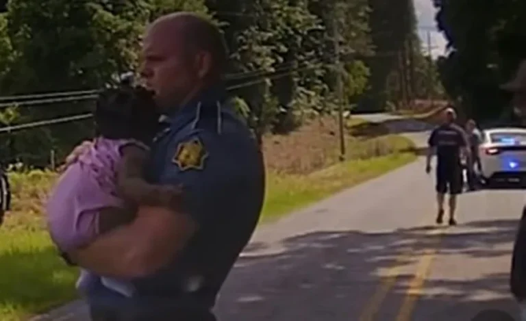 EUA: bebê é arremessado de carro durante perseguição policial. Veja vídeo