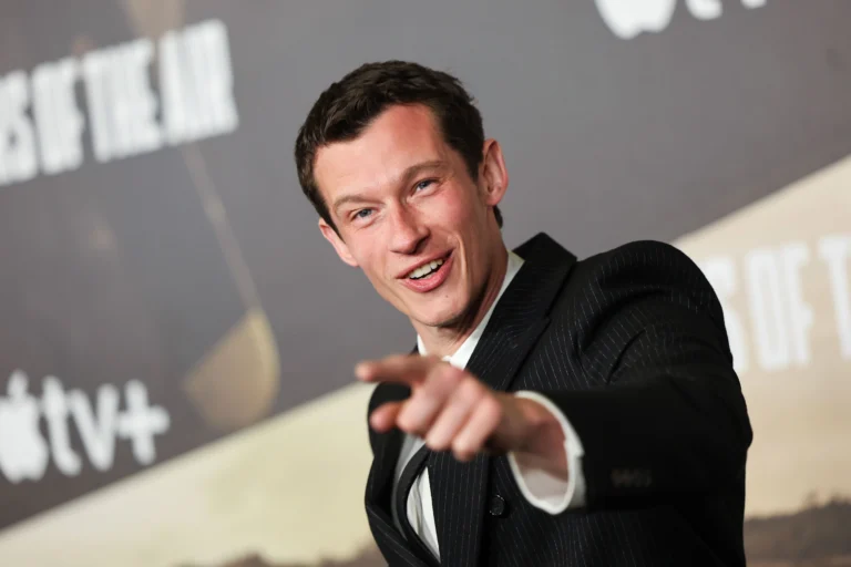 Cotado como novo James Bond e marido de Dua Lipa, quem é Callum Turner?
