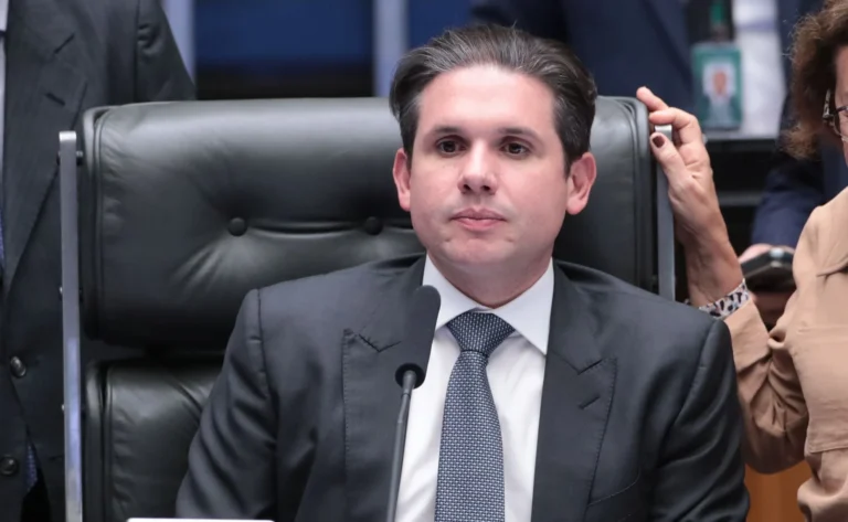 Planalto busca Hugo Motta para tentar frear pacote bilionário