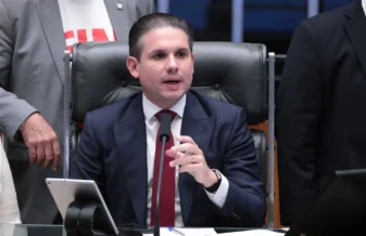 Hugo repete texto do fim da 6x1 para pressionar Planalto e destravar Câmara