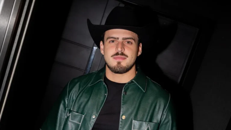 Servente de pedreiro pede R$ 380 mil de Jon Vlogs após ser “demitido em live”