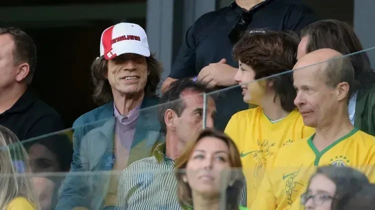 Saiba por onde anda Mick Jagger na estreia da Inglaterra na Copa