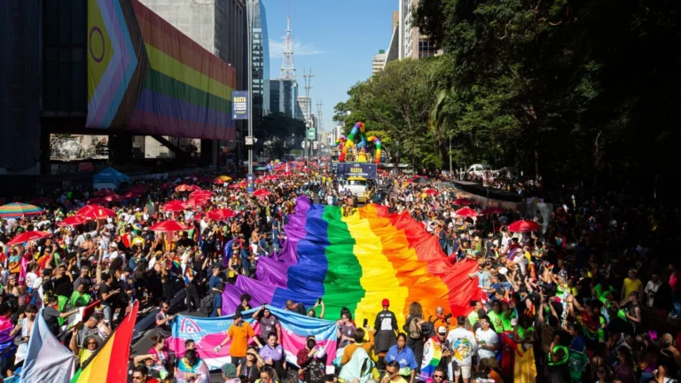 EUA emitem alerta de segurança para americanos que vão à Parada LGBT+ de SP