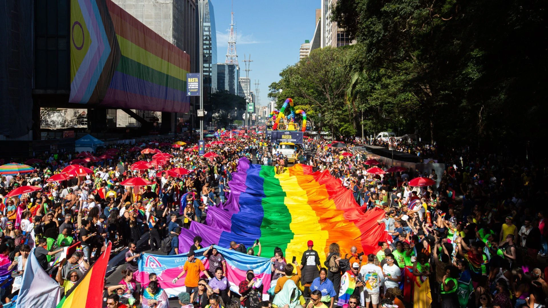 EUA emitem alerta de segurança para americanos que vão à Parada LGBT+ de SP
