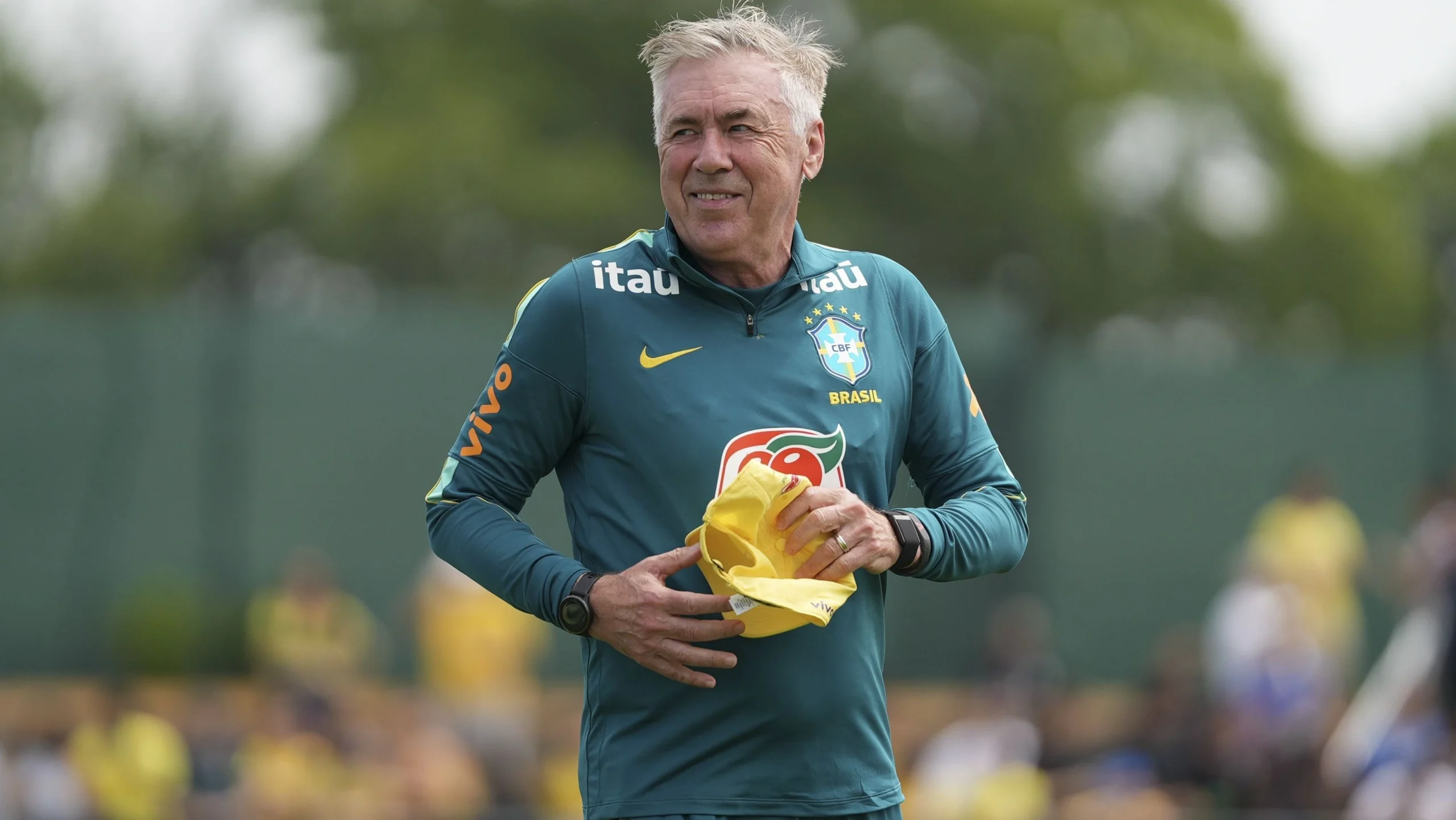 Ancelotti pode protagonizar feito inédito e repetir escalação contra Japão