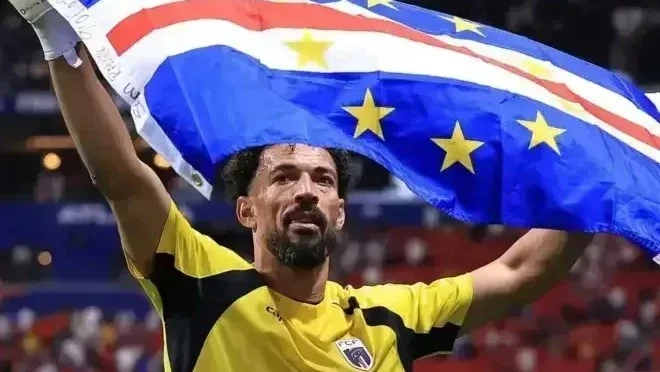 Vozinha vira fenômeno nas redes e ultrapassa Atlético-MG e Cruzeiro