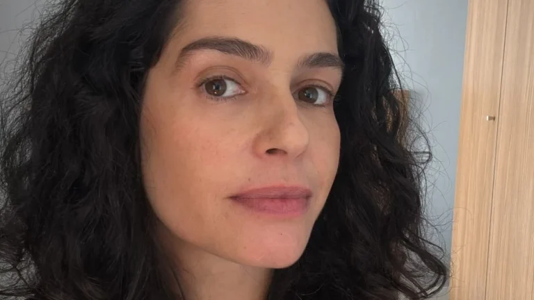Maria Flor diz que terminou relacionamento por ex não escovar os dentes
