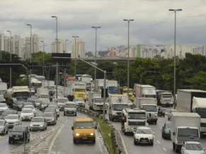 Polícia abre inquérito para investigar fraude em app de transporte feminino