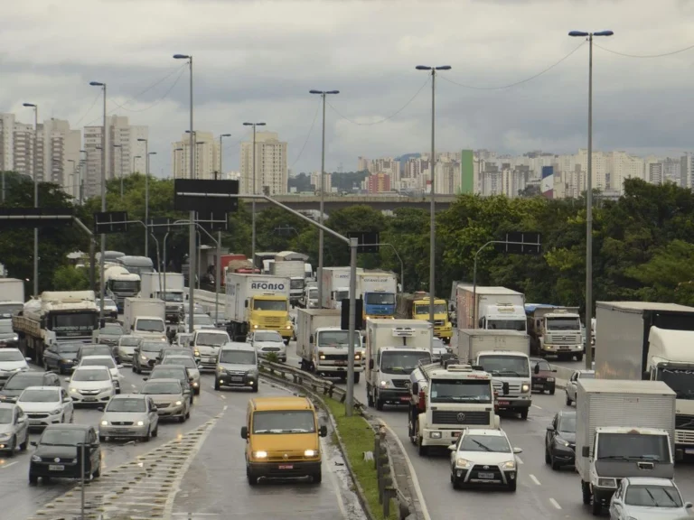 Polícia abre inquérito para investigar fraude em app de transporte feminino
