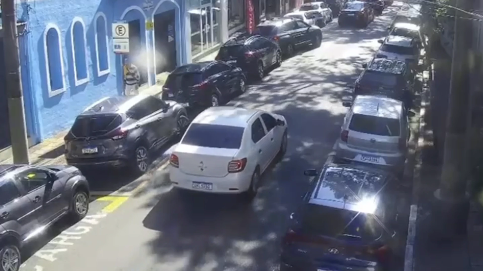 Carro de suspeitos foi 96 vezes a local que tenente da Rota frequentava