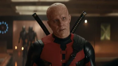 Comic-Con: Ryan Reynolds surge em painel da Marvel como Deadpool