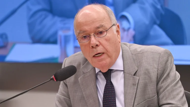Brasil não define prazo para retorno de embaixador à Argentina