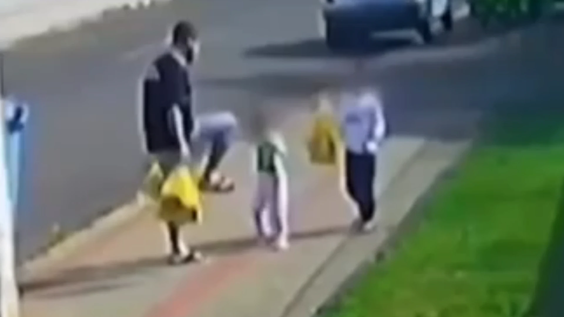 Vídeo: Pai chuta o rosto da filha de 3 anos após choro no Paraná