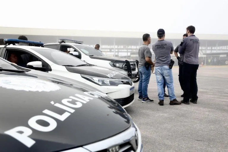 Polícia investiga lista sexual on-line com alunas de colégio no RJ