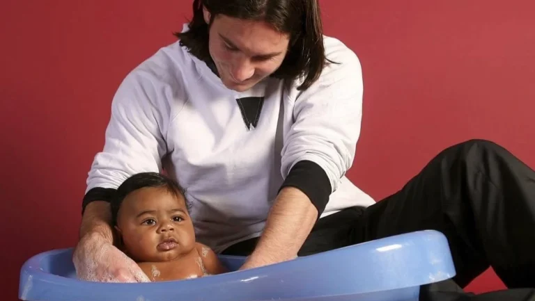 Entenda a origem da foto viralizada de Messi com Yamal bebê